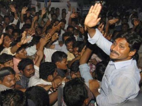 Congress claws out against Jagan for UP by-polls Congress claws out against Jagan for UP by-polls