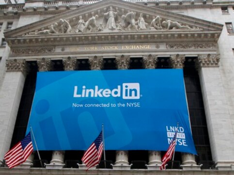 LinkedIn handling of password breach angers users LinkedIn handling of password breach angers users