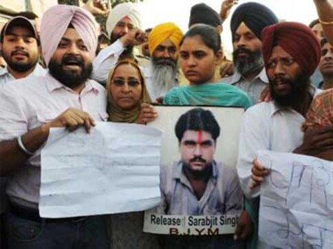Pak media terms Sarabjit flip-flop an 'international embarrassment'