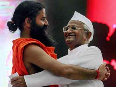 Hazare, Ramdev present united front, accuse UPA govt of inaction