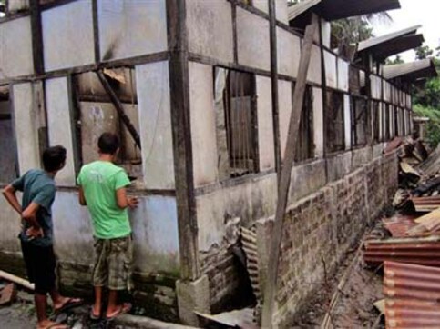 5 killed in fresh violence in Assam 5 killed in fresh violence in Assam