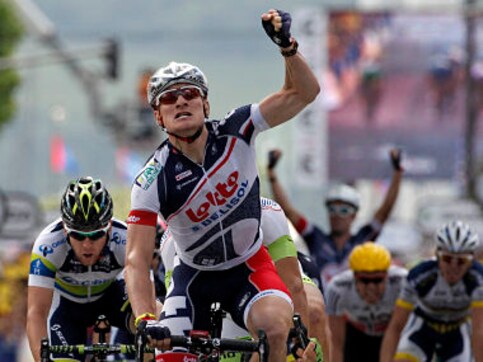 Tour de France: Cavendish crashes as Greipel wins 4th stage Tour de France: Cavendish crashes as Greipel wins 4th stage