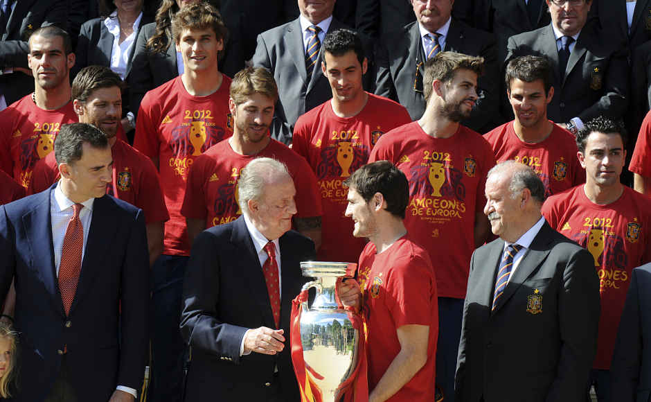 Casillas gives the Euro 2012 trophy to Spain's King Juan Carlos at the Euro 2012 at the Zarzuela Palace in Madrid. Reuters Casillas gives the Euro 2012 trophy to Spain's King Juan Carlos at the Euro 2012 at the Zarzuela Palace in Madrid. Reuters