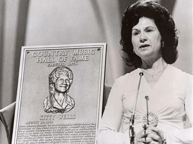 Queen of country music, Kitty Wells, dies at 92
