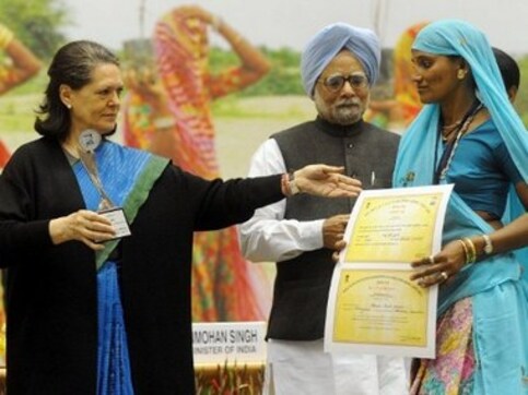 Stats show Sonia's inclusive growth was less than Vajpayee's Stats show Sonia's inclusive growth was less than Vajpayee's
