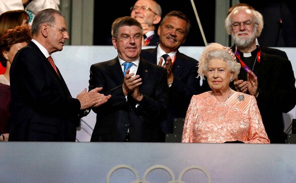 Images: Celebrities steal the spotlight at the Olympics Images: Celebrities steal the spotlight at the Olympics