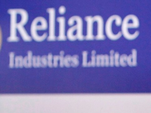 FIIs offload stock in RIL, ADAG companies