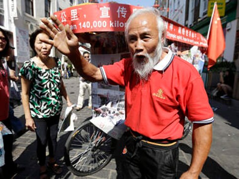 Man cycles from China to Olympics... talk about support Man cycles from China to Olympics... talk about support