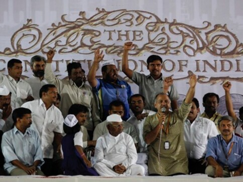 Team Anna accuses Parliament of deliberately delaying Lokpal