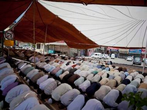 China bans Ramadan fasting, restricts students from entering mosques China bans Ramadan fasting, restricts students from entering mosques