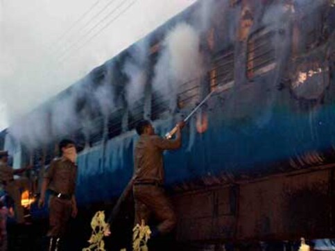 TN Express blaze: 14 victims identified, death toll at 28 TN Express blaze: 14 victims identified, death toll at 28