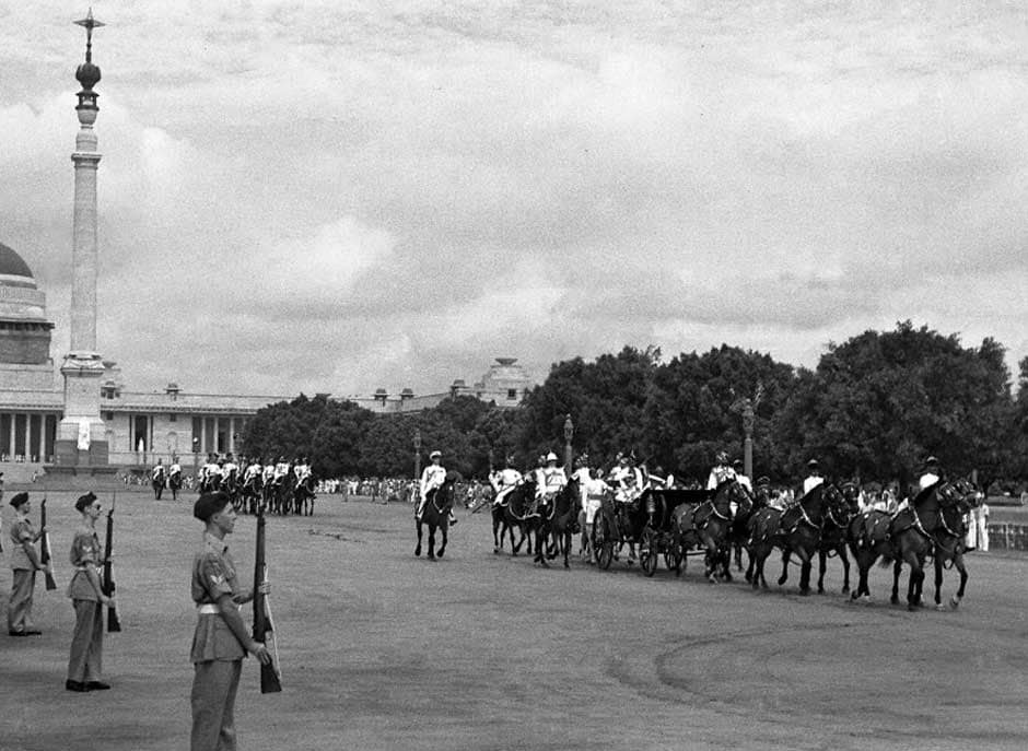 In this handout picture taken 15 August 1947, British Governor-General Lord Mountbatten rides in a carriage alongside Lady Edwina Mountbatten prior to witnessing the raising of the Indian tricolour for the first time at India Gate in New Delhi. Getty Images In this handout picture taken 15 August 1947, British Governor-General Lord Mountbatten rides in a carriage alongside Lady Edwina Mountbatten prior to witnessing the raising of the Indian tricolour for the first time at India Gate in New Delhi. Getty Images