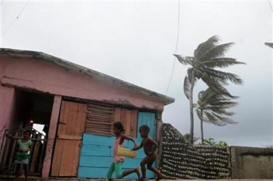 Isaac bears down on Haiti, south Florida under storm watch
