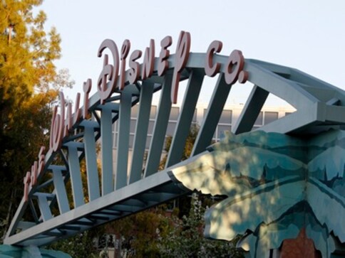 Muslim woman sues Disneyland for forbidding head scarf at work