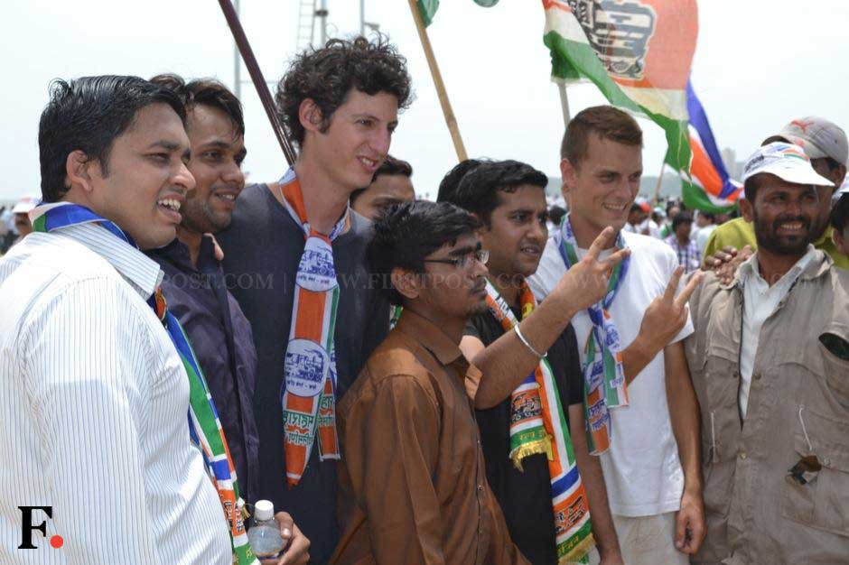 The MNS activists even managed to rope in some tourists who were roaming in the area. Parag Shinde/ Firstpost The MNS activists even managed to rope in some tourists who were roaming in the area. Parag Shinde/ Firstpost