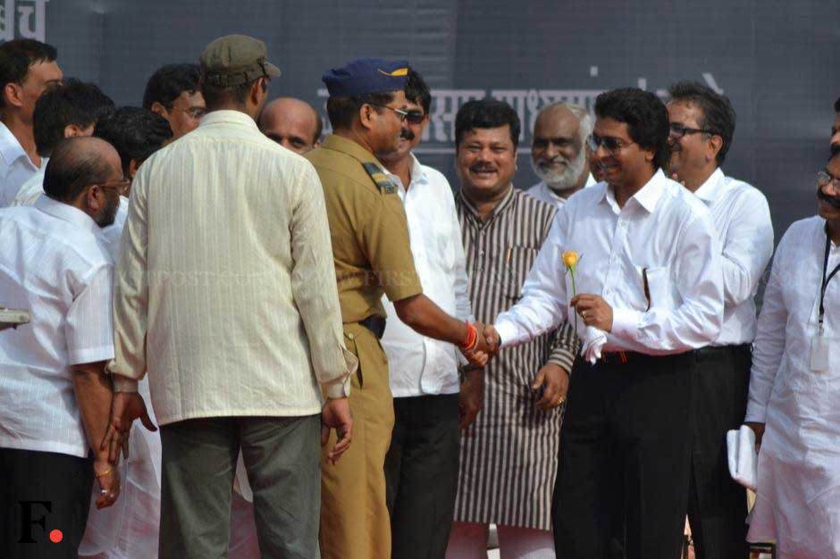 Raj Thackeray is greeted by a policeman at the end of his speech. Parag Shinde/ Firstpost Raj Thackeray is greeted by a policeman at the end of his speech. Parag Shinde/ Firstpost