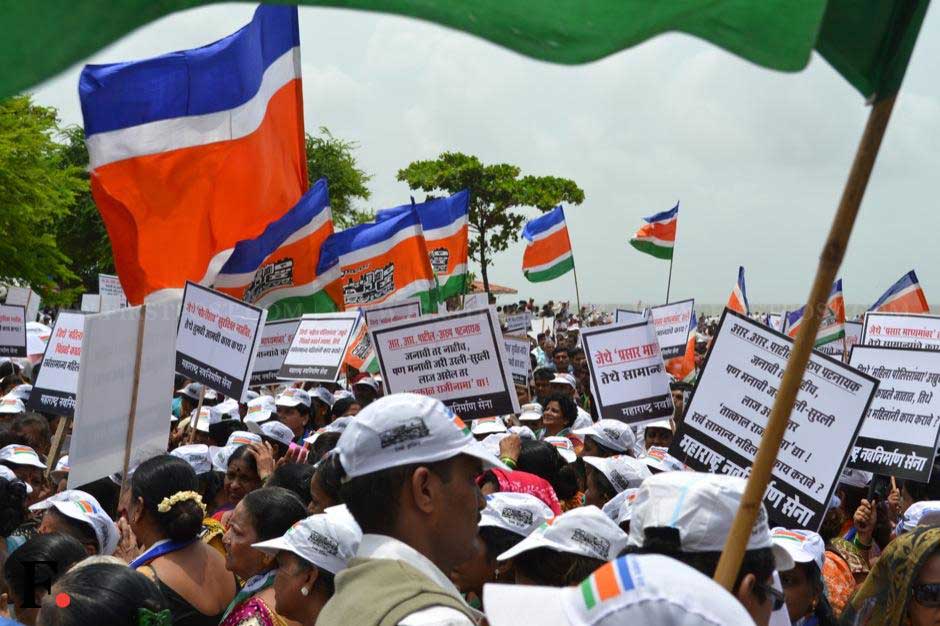 Thousands of MNS supporters at Girgaon beach in south Mumbai. Parag Shinde/ Firstpost Thousands of MNS supporters at Girgaon beach in south Mumbai. Parag Shinde/ Firstpost