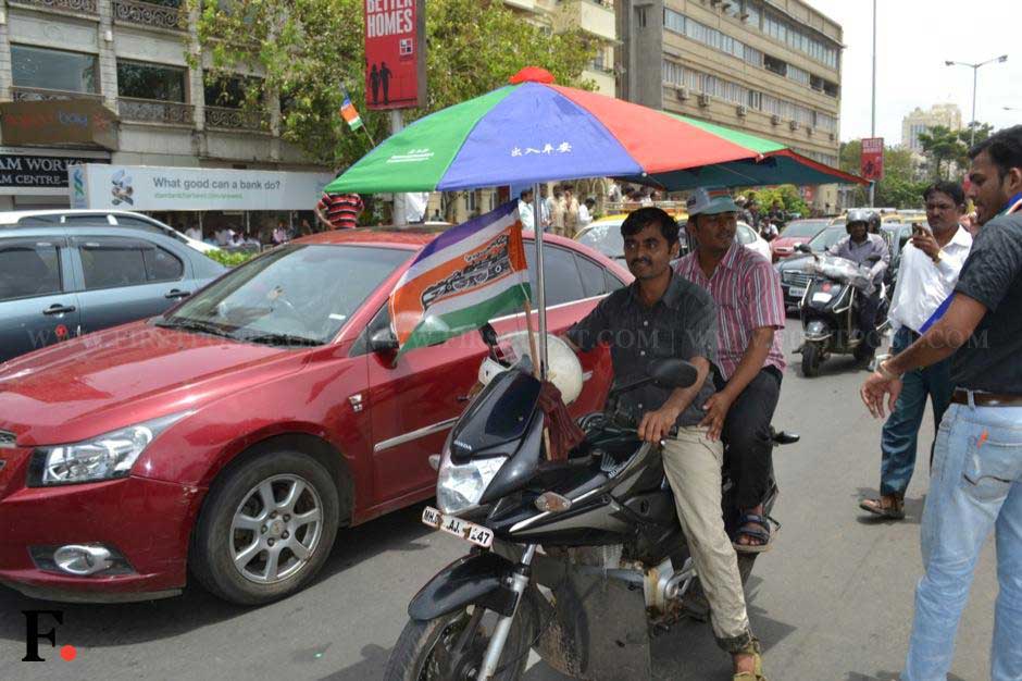MNS activists use innovative means to beat the heat. Parag Shinde/ Firstpost MNS activists use innovative means to beat the heat. Parag Shinde/ Firstpost