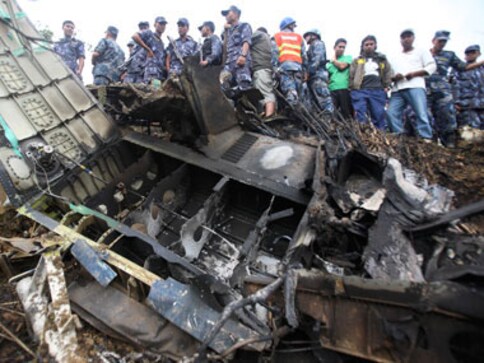 Phillippine interior secy missing after plane crash
