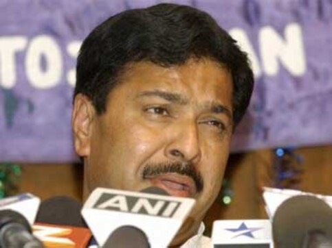 Spectrum: Dead Mahajan gets blamed for favouring Bharti, Voda Spectrum: Dead Mahajan gets blamed for favouring Bharti, Voda