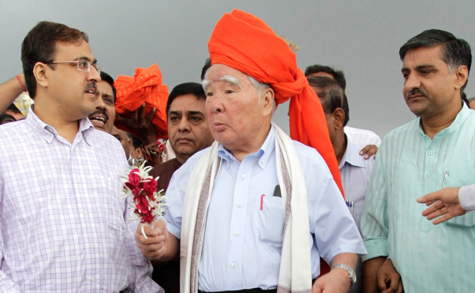 Suzuki Motor Corp. Chairman and Chief Executive Osamu Suzuki, center, receives a traditional welcome during his visit to the proposed site for Maruti Suzuki India Ltd’s (MSIL) manufacturing facility at Hansalpur near Mehsana. AP Suzuki Motor Corp. Chairman and Chief Executive Osamu Suzuki, center, receives a traditional welcome during his visit to the proposed site for Maruti Suzuki India Ltd’s (MSIL) manufacturing facility at Hansalpur near Mehsana. AP