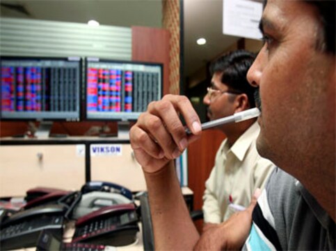 Technical calls: Buy BPCL, sell Dena Bank Technical calls: Buy BPCL, sell Dena Bank