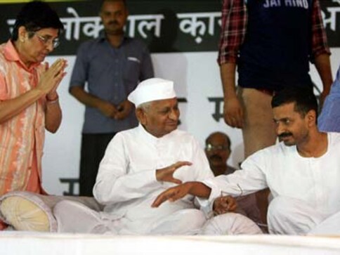 Arvind Kejriwal reaches out to Kiran Bedi
