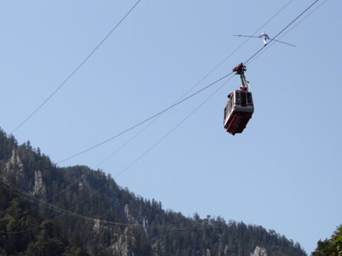 Jharkhand: Two dead, 48 stranded for 16 hours as cable cars collide Jharkhand: Two dead, 48 stranded for 16 hours as cable cars collide