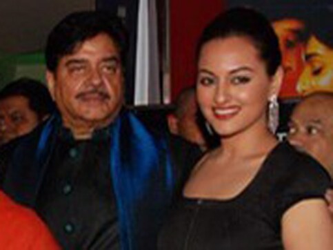 Shatrughan's first public outing with Sonakshi post-surgery Shatrughan's first public outing with Sonakshi post-surgery