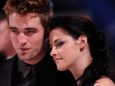 Kristen Stewart and Robert Pattinson in custody battle... for dog Kristen Stewart and Robert Pattinson in custody battle... for dog