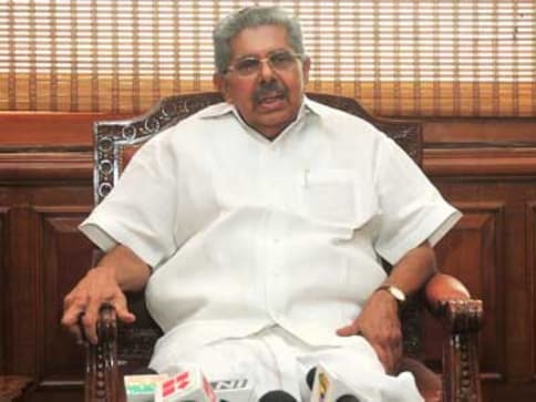 CAG trying to be super government: Vayalar Ravi