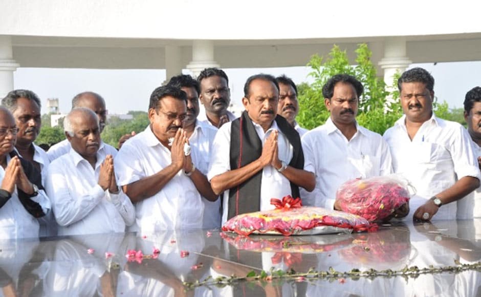 Nearly 1000 people have left for Sanchi in 41 buses after paying their respects to Anna Durai. Firstpost Nearly 1000 people have left for Sanchi in 41 buses after paying their respects to Anna Durai. Firstpost