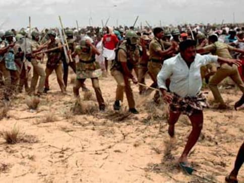 Kudankulam protests turn violent, Jaya reviews situation Kudankulam protests turn violent, Jaya reviews situation