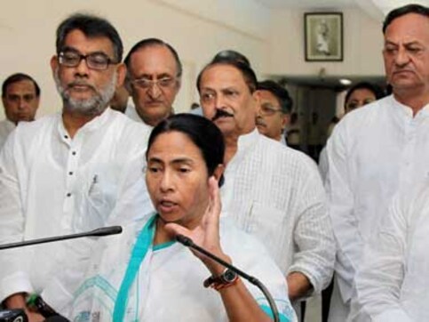 Mamata on FB: PM misusing power to finish off Aam admi Mamata on FB: PM misusing power to finish off Aam admi