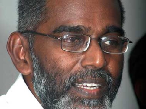 Kudankulam villagers abduct Udayakumar to stop surrender Kudankulam villagers abduct Udayakumar to stop surrender