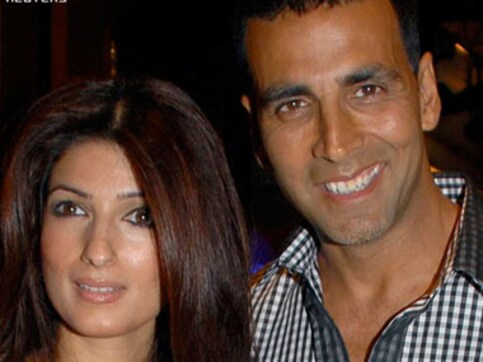 Akshay Kumar, Twinkle Khanna served legal notice by armed forces personnel over Rustom uniform auction Akshay Kumar, Twinkle Khanna served legal notice by armed forces personnel over Rustom uniform auction