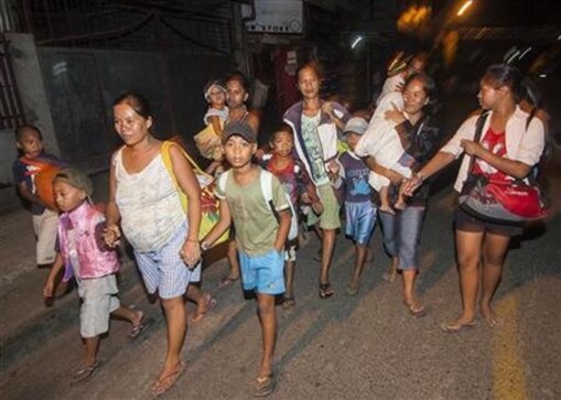Thousands return home after Philippines quake, tsunami warning lifted Thousands return home after Philippines quake, tsunami warning lifted