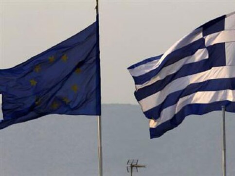 ECB holds rates as inflation overshadows growth risks ECB holds rates as inflation overshadows growth risks