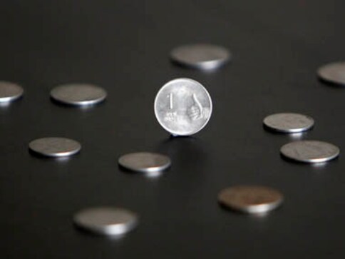 India's fiscal deficit rises 65% to Rs 3.4 lakh crore