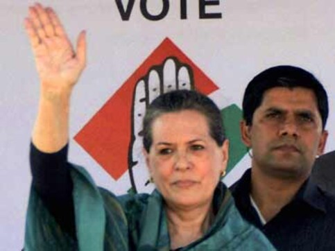 Sonia, PM, Advani to address rallies as Himachal hots up Sonia, PM, Advani to address rallies as Himachal hots up