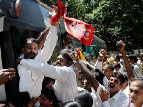 Cauvery water row: Religious leaders, actors protest in Bangalore Cauvery water row: Religious leaders, actors protest in Bangalore