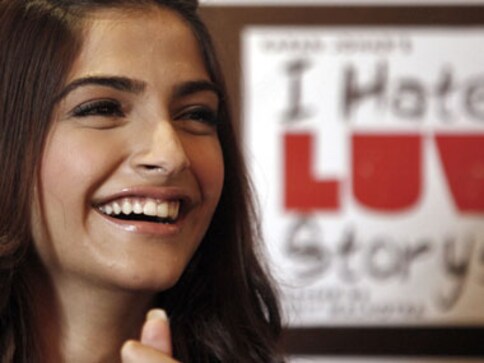 Sonam Kapoor supports breast cancer awareness
