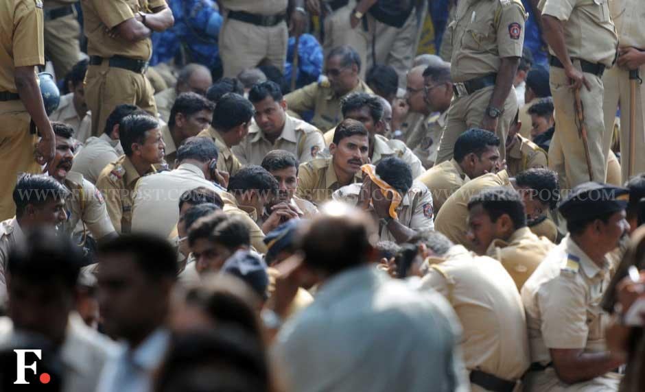 Police personnel outside Matoshree. Sachin Gokhale/ Firstpost Police personnel outside Matoshree. Sachin Gokhale/ Firstpost