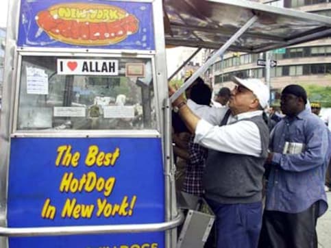 As Obama-Romney race tightens, Muslim voters could swing things As Obama-Romney race tightens, Muslim voters could swing things