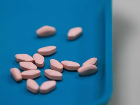 Can vaccine pills made of pollen cure sneezing allergy?