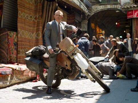 James Bond Daniel Craig surprises US troops in Afghanistan
