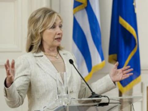 Dehydrated Hillary faints, suffers concussion Dehydrated Hillary faints, suffers concussion