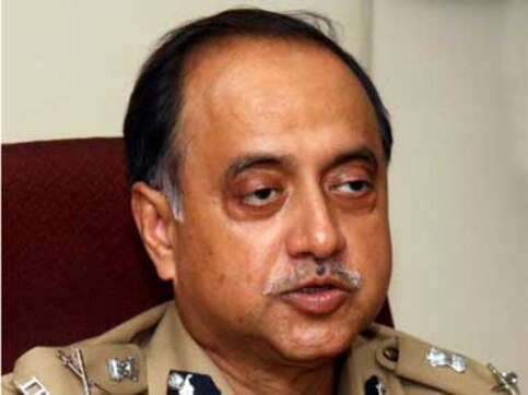 Delhi Police Commissioner withdraws plea from CAT Delhi Police Commissioner withdraws plea from CAT