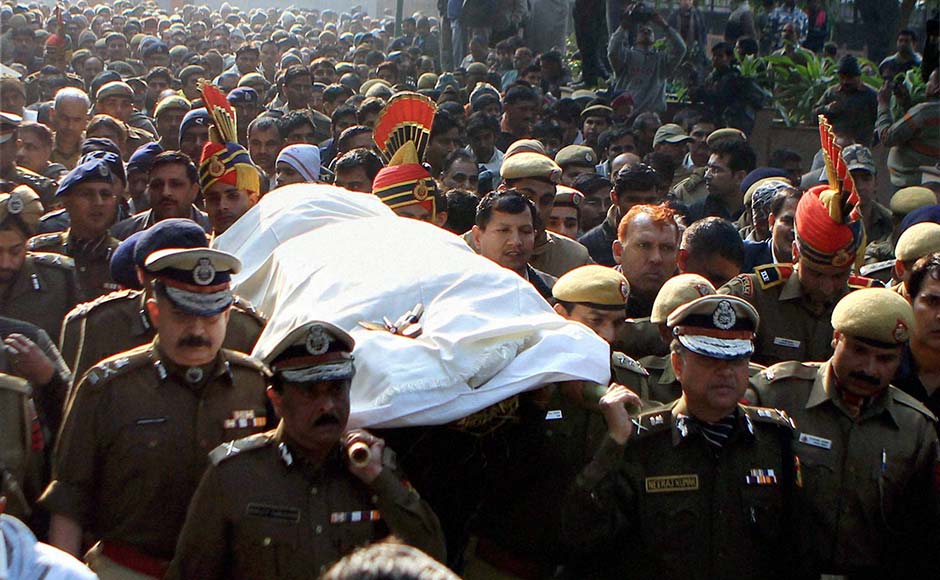 Delhi Police Commissioner Neeraj Kumar along with other senior police officers carry the body of constable Subhash Chand Tomar during his cremation in New Delhi on Tuesday. PTI Delhi Police Commissioner Neeraj Kumar along with other senior police officers carry the body of constable Subhash Chand Tomar during his cremation in New Delhi on Tuesday. PTI
