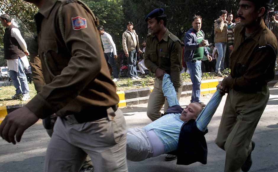 Police unceremoniously carry off Aam Admi Party (AAP) leader Manish Sisodia from outside Chief Minister Sheila Dikshit's residence during a protest against demolition of houses at Shaheen Bagh, in New Delhi. Vijay Verma/PTI Police unceremoniously carry off Aam Admi Party (AAP) leader Manish Sisodia from outside Chief Minister Sheila Dikshit's residence during a protest against demolition of houses at Shaheen Bagh, in New Delhi. Vijay Verma/PTI